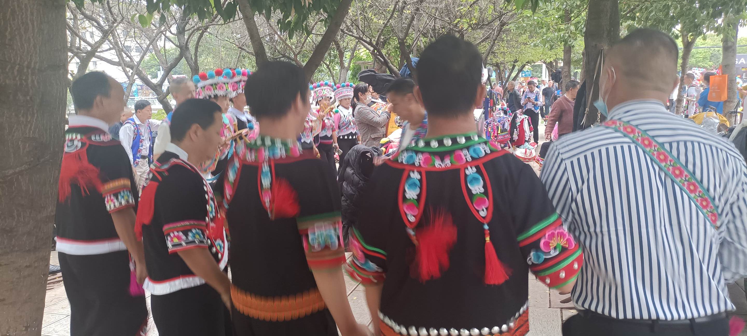 民族服饰 13